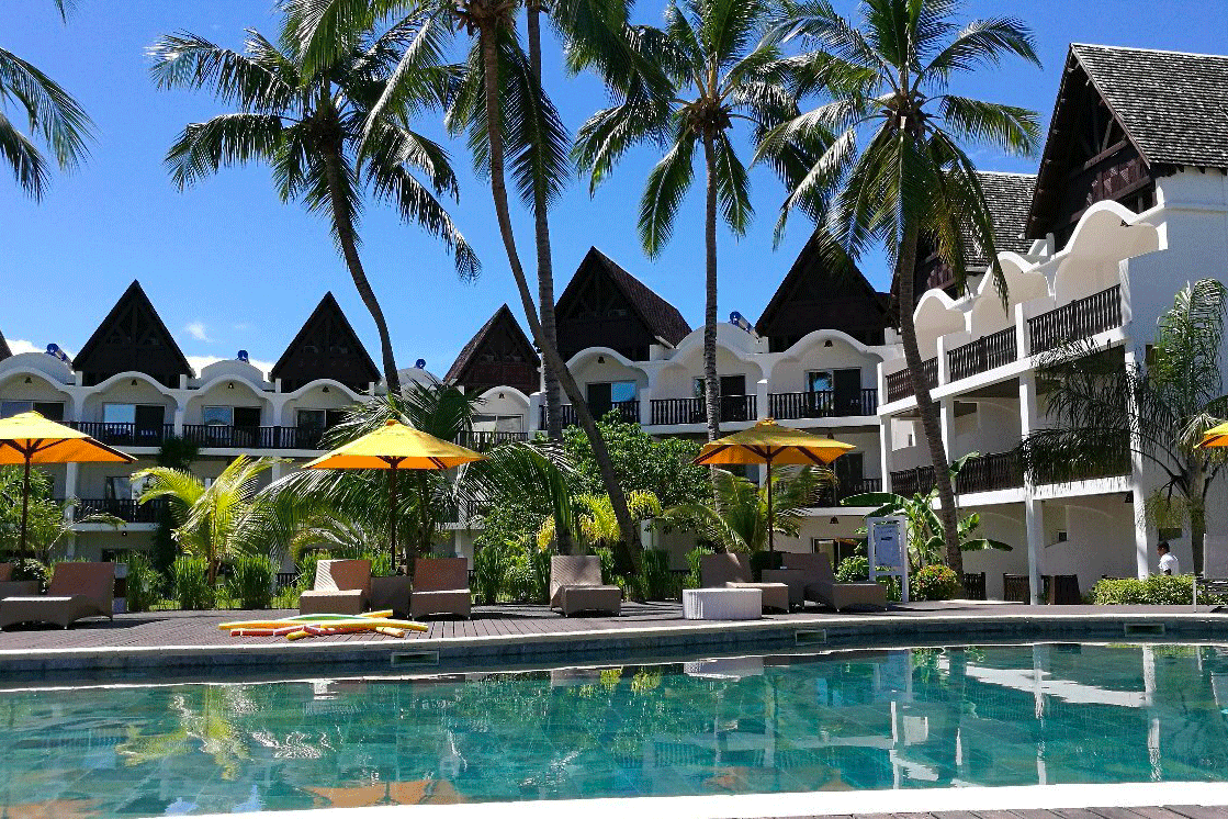 Royal-beach-piscine-front Royal beach Hotel & Spa Nosy Be